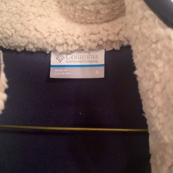 Columbia Sherpa Vest! - Picture 3 of 4
